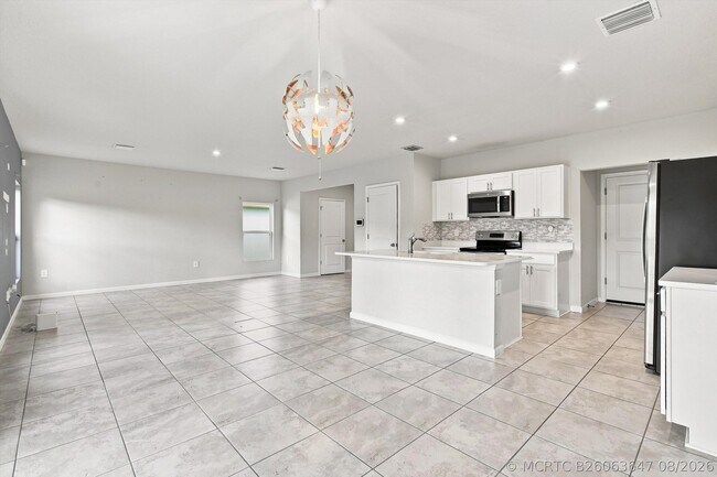 Building Photo - 484 Cherimoya St