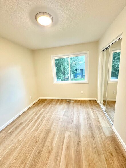 Building Photo - 1084 Hummingbird Ln