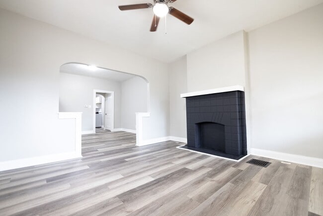 Building Photo - 618-620 Racine Ave