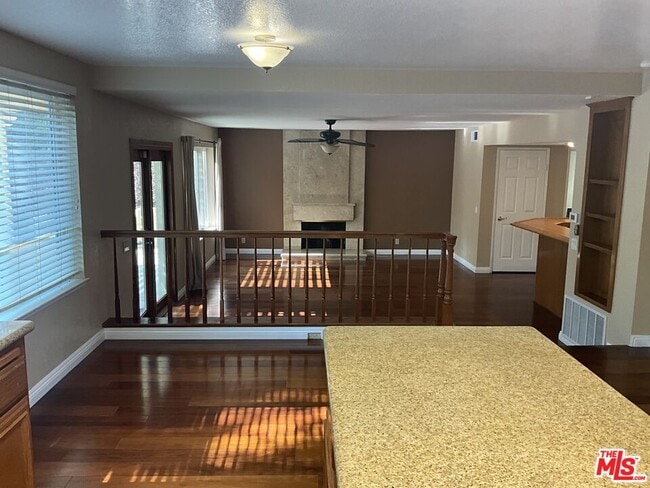Building Photo - 1100 Promontory Pl