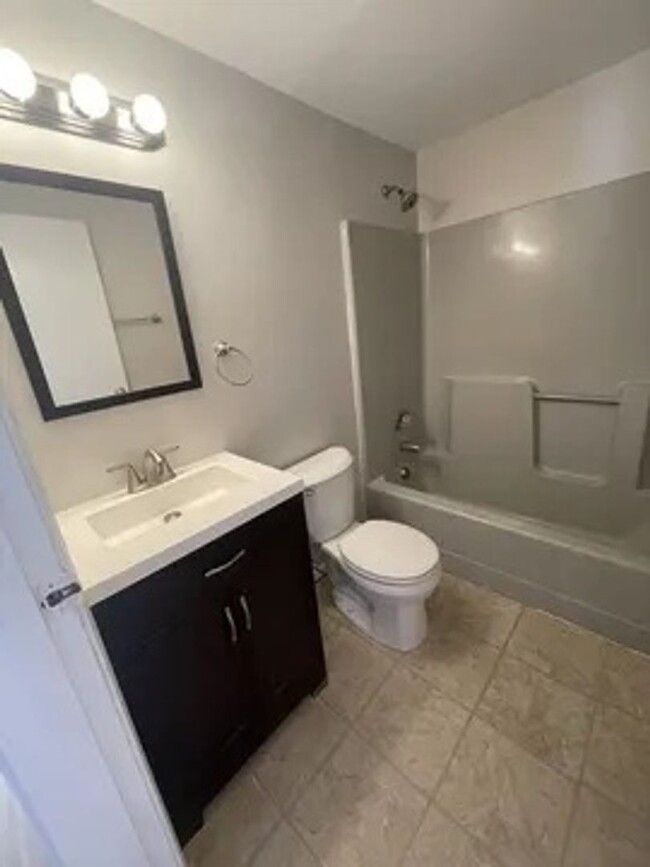 Building Photo - Charming 2BR Condo in Southbridge