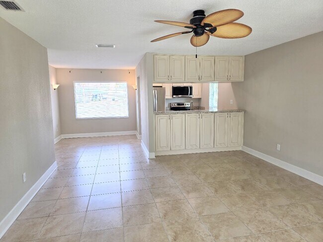 Building Photo - Beautiful 2-bedroom, 2-bath waterfront villa