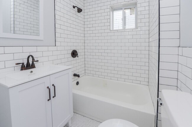 Building Photo - Renovated 3-Bedroom Townhome in Prime Germ...