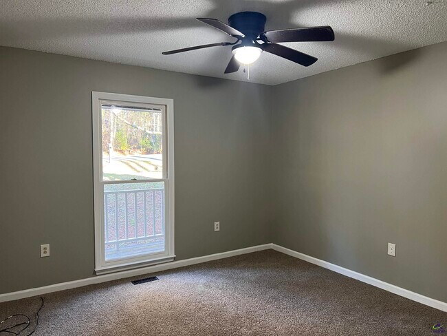 Building Photo - 981 Santa Fe Trail