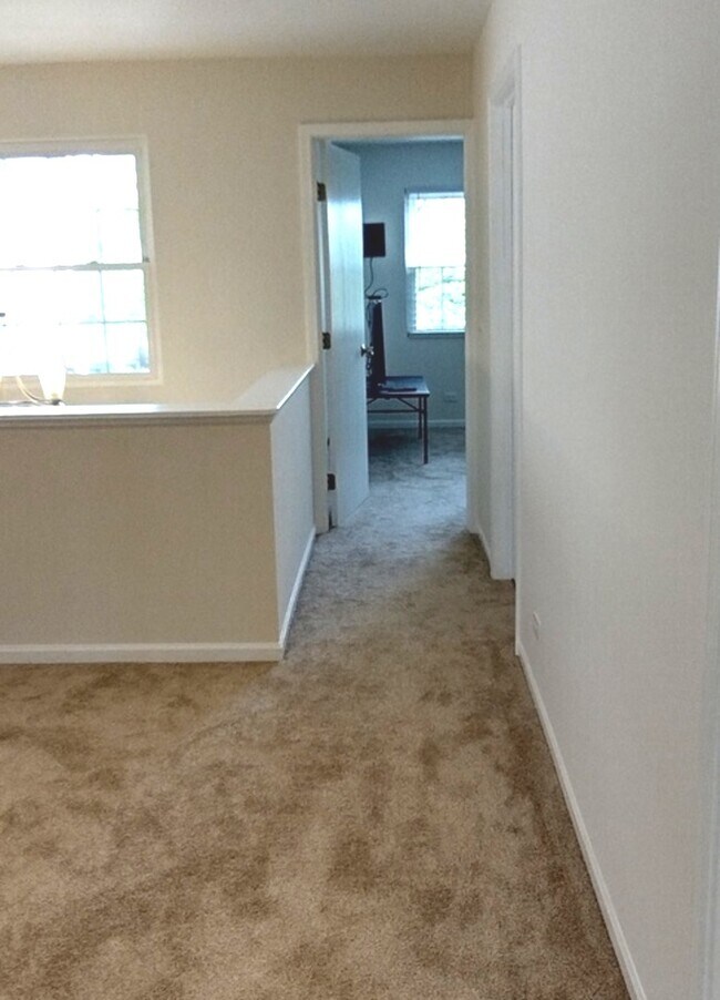 Building Photo - 925 Mesa Dr