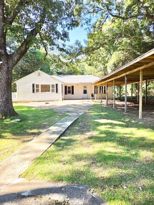 Building Photo - 204 S Pierce Rd