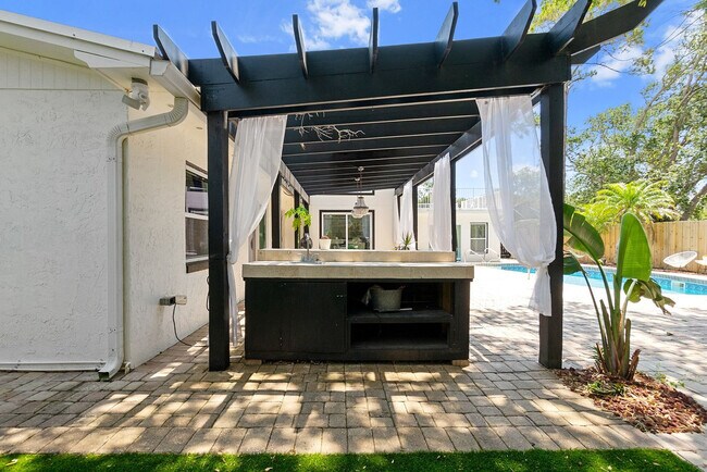 Building Photo - 501 Boating Club Rd