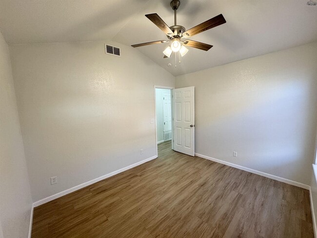 Building Photo - 4505 Mistletoe Dr