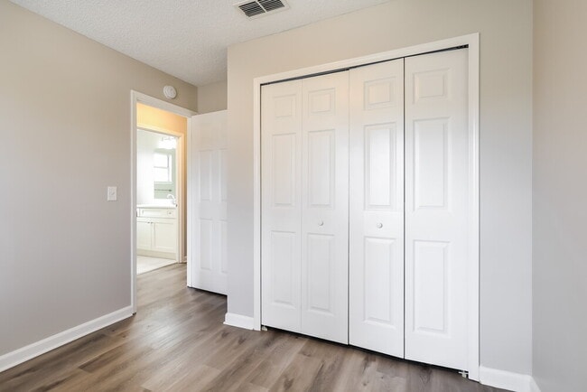 Building Photo - 548 Edward Rutledge St