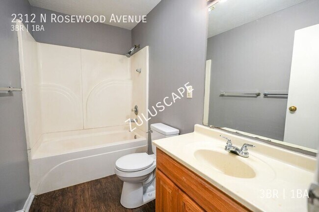 Building Photo - 2312 N Rosewood Ave