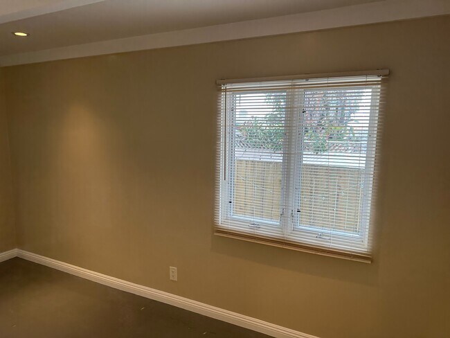 Building Photo - 222 Gull St