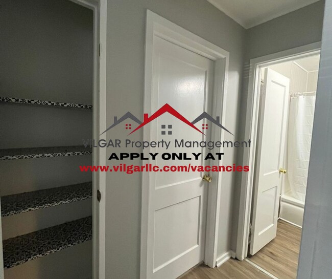 Building Photo - Step into comfort and convenience with this spacious 3-bedroom, 1-bathroom single-family home des...