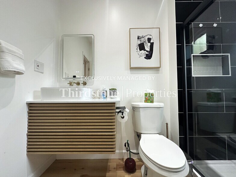 Building Photo - 2518 Dellwood Ave