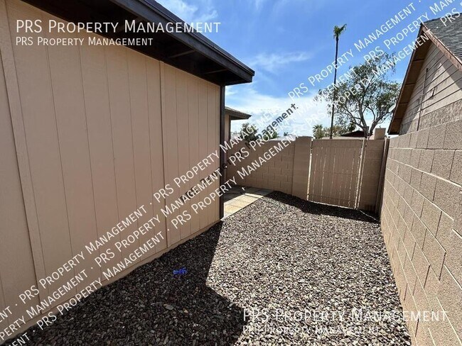Building Photo - 551 S Lesueur-Unit 1
