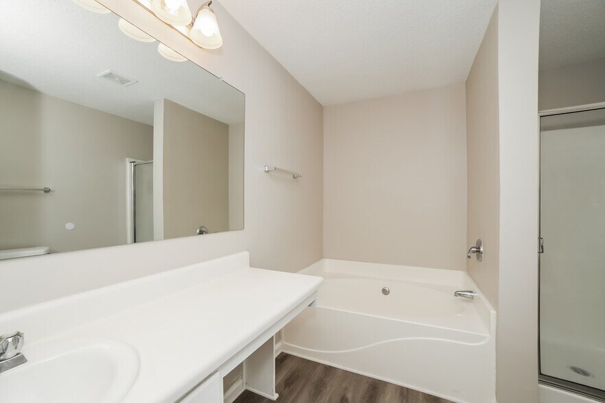 Building Photo - 1036 Sycamore Ln