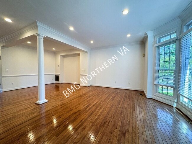 Building Photo - 3091 McKinnon Way