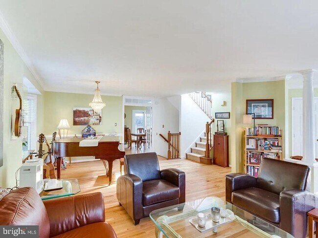 Building Photo - Location and comfort