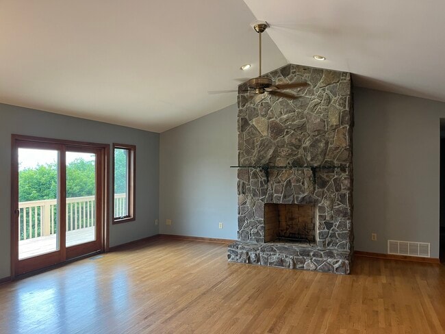 Building Photo - 630 Sorrento Dr