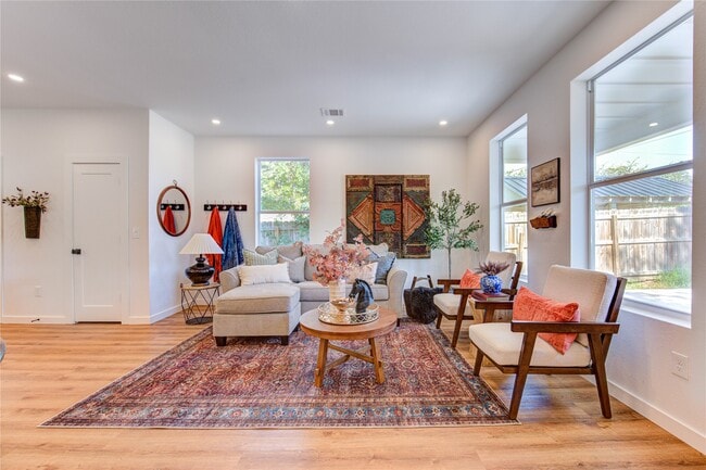 Building Photo - 11 E Obryant St