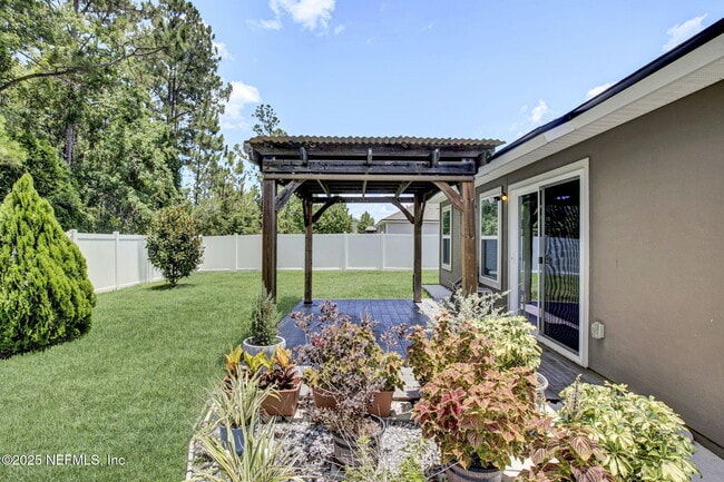 Building Photo - 7070 Sandle Dr