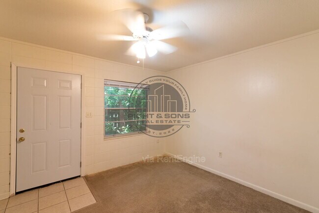 Building Photo - 236 Desoto Dr