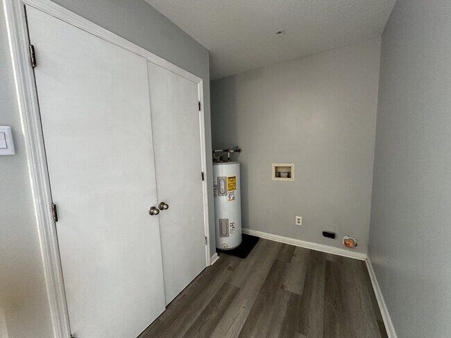 Building Photo - 506 Parkway Ct