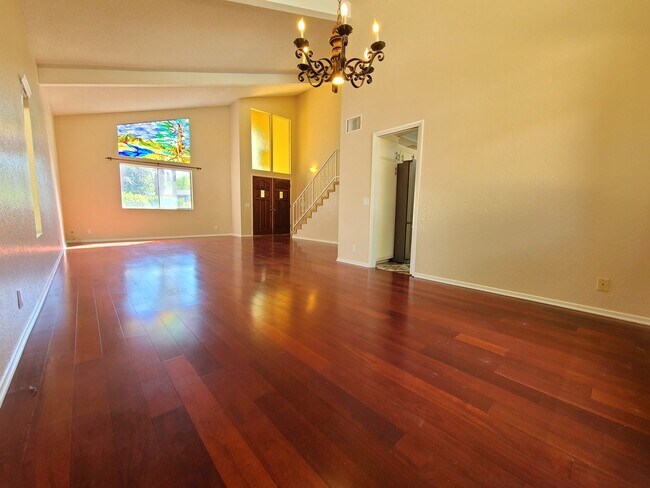 Building Photo - Beautiful 2-Story South Redlands Home with 3 Bedrooms and a Family Room!