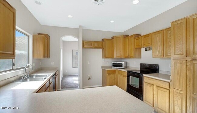 Building Photo - 12821 W Weldon Ave
