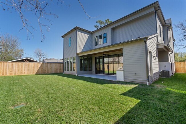 Building Photo - 1522 Woodcrest Dr