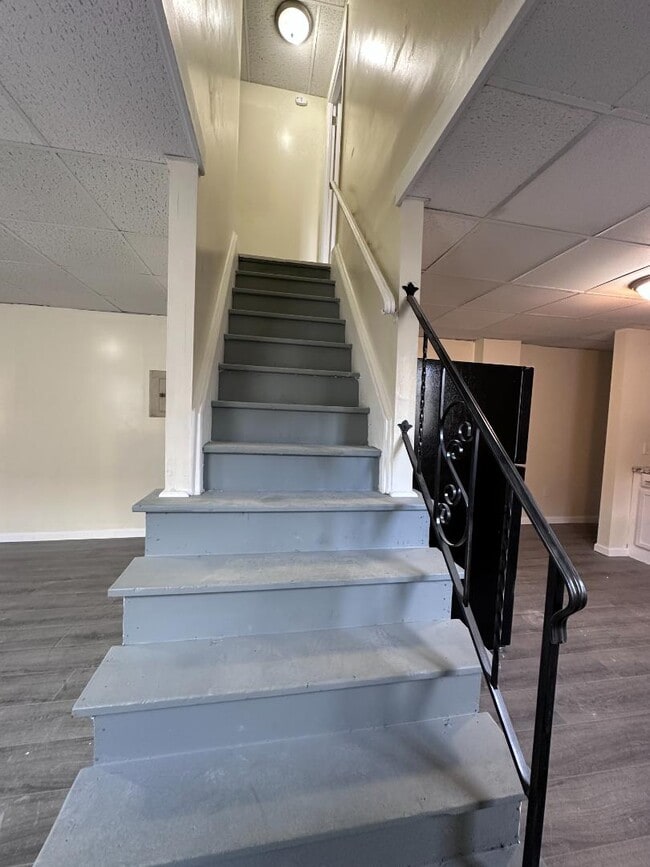 Building Photo - 153 Vine St