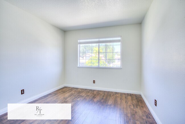 Building Photo - Beautiful 3 Bed / 2.5 Bath Home in the Corona-Norco Unified School District