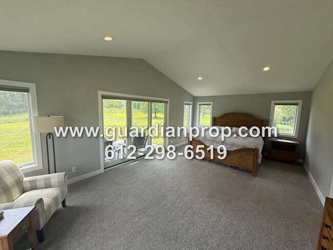 Building Photo - Fully Updated House on 3 1/2 Acres for Oct...