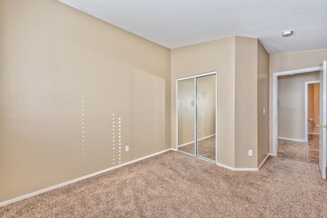 Building Photo - 426 River Glider Ave