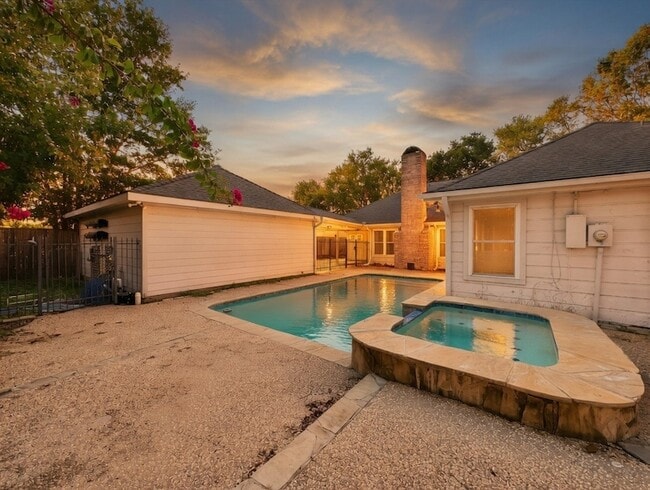 Building Photo - 7914 Candle Ln