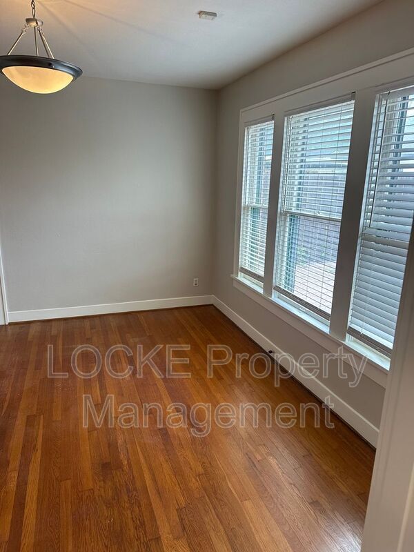 Building Photo - 2600 Lubbock Ave