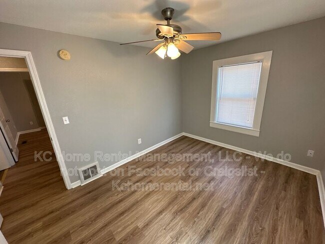 Building Photo - 4045 S Minnie St