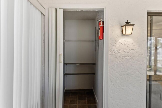 Building Photo - 2693 Sabal Springs Cir