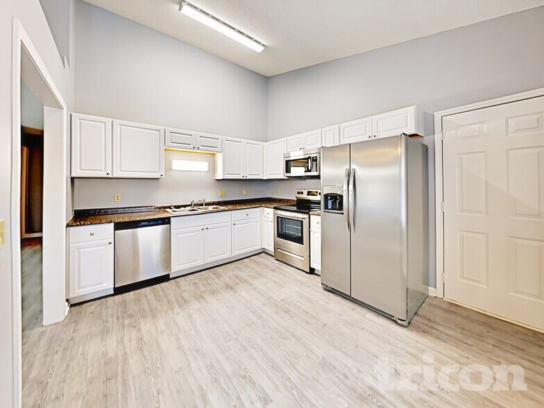 Building Photo - 305 Trowbridge Rd