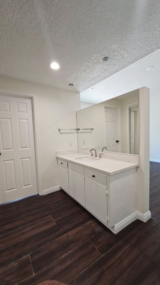 Building Photo - Gorgeous Newly Remodeled 4 Bedroom 2 Bath ...