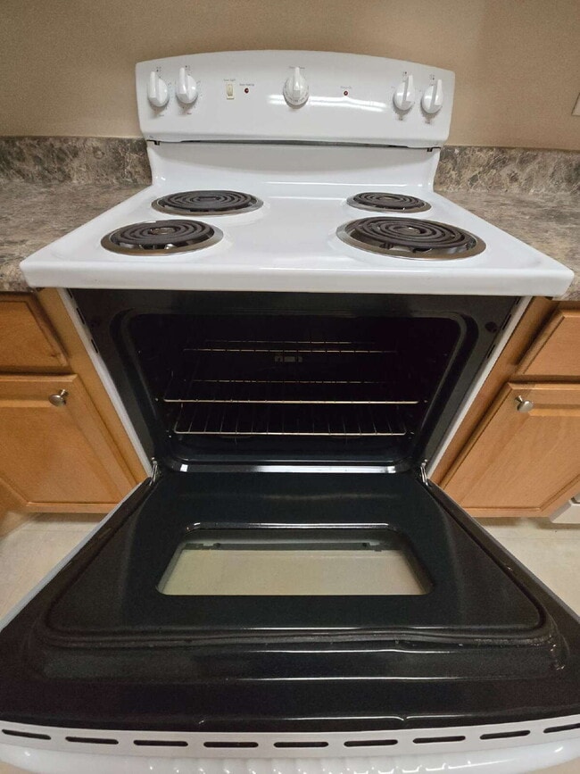 Building Photo - "Charming 1-Bedroom Condo Retreat in Tampa's Serene Villa View Circle"