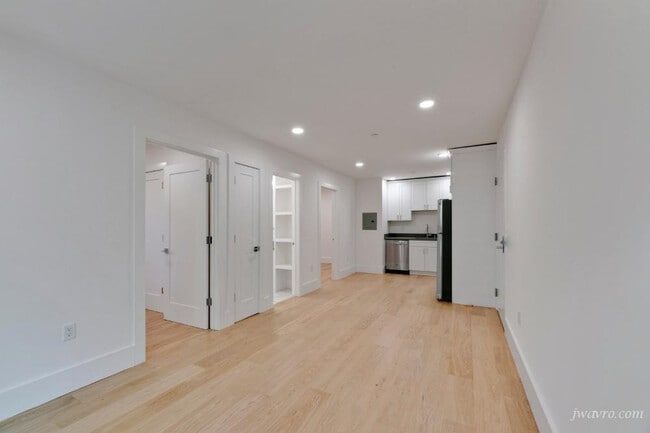 Building Photo - 422 Cole St