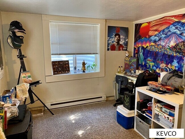 Building Photo - 208 E Pitkin St