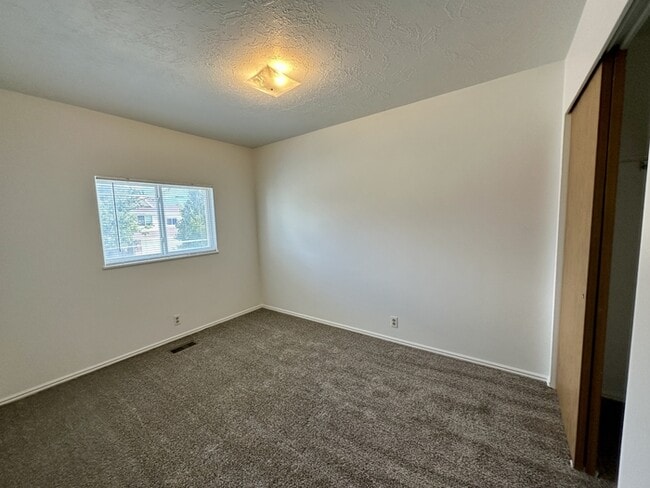 Building Photo - West Jordan