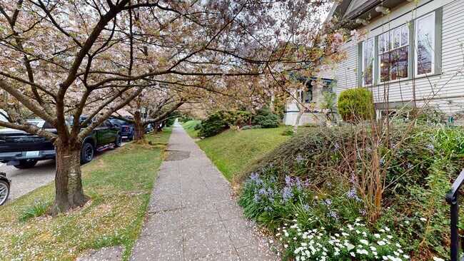 Building Photo - The Perfect Restored University Heights Home -available for rent now!