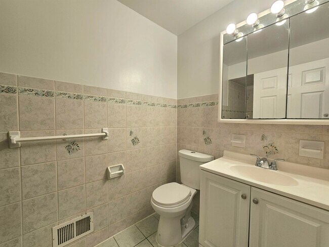 Building Photo - 113 Palisade Ave