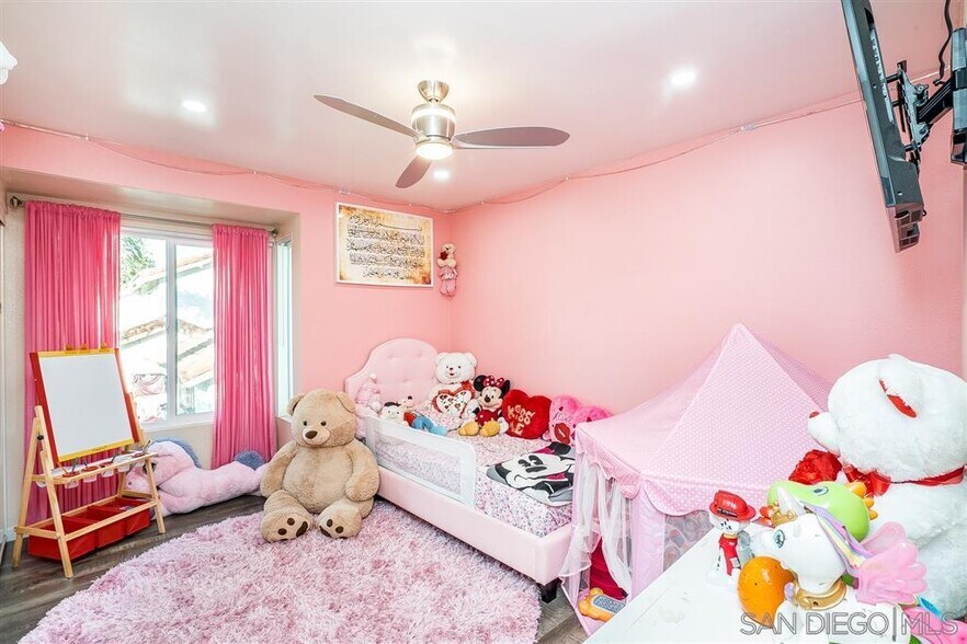 Building Photo - 1651 S Juniper St