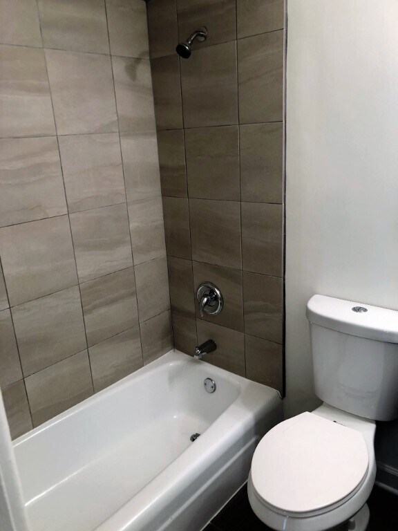 Building Photo - 6211 N Kenmore Ave