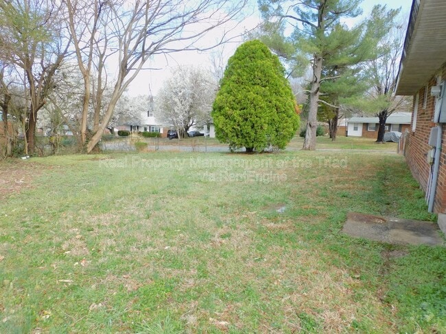 Building Photo - 2300 Willow Rd