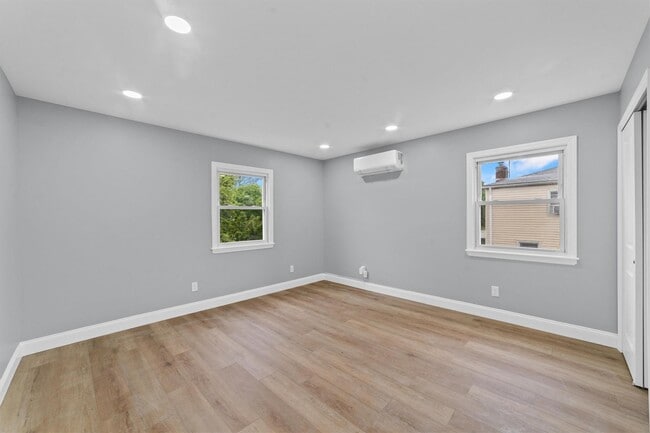 Building Photo - 129 Drake Ave