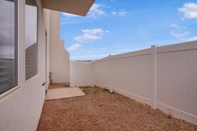 Building Photo - 325 S 1930 W